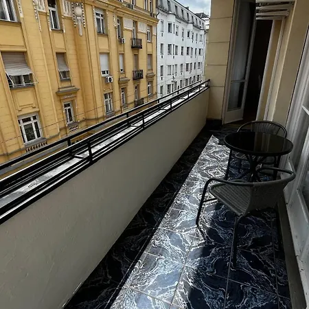 Riverside Apartament *