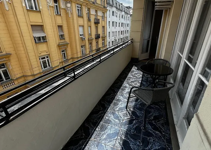 Riverside Apartament *